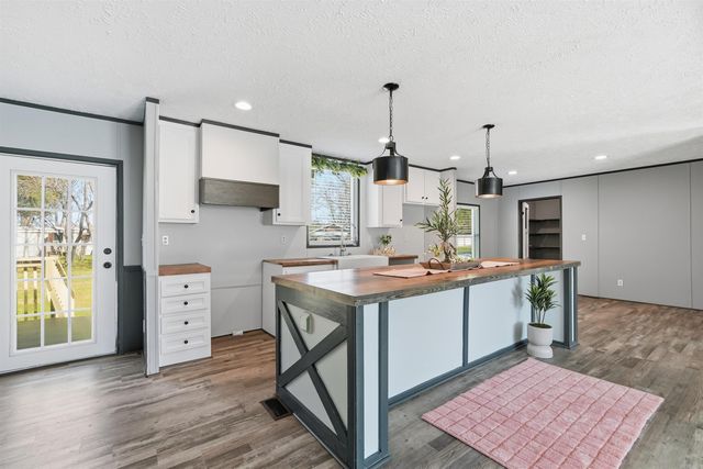 11001 River Trail Drive, Scott, AR 72141