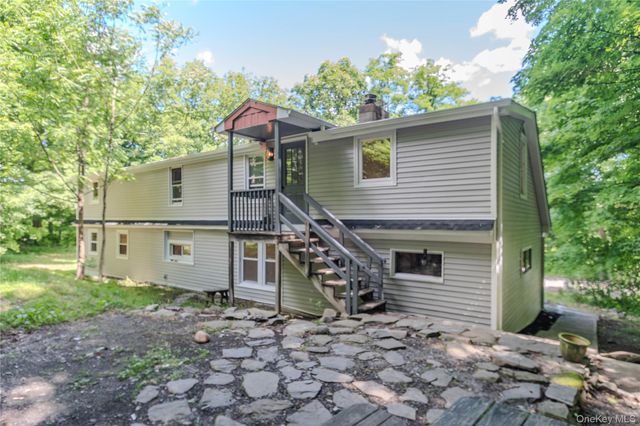 26 Old Hollow Road, Clinton Corners, NY 12514