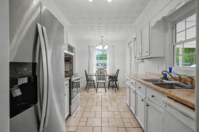 804 3rd St, Lawrenceburg, TN 38464