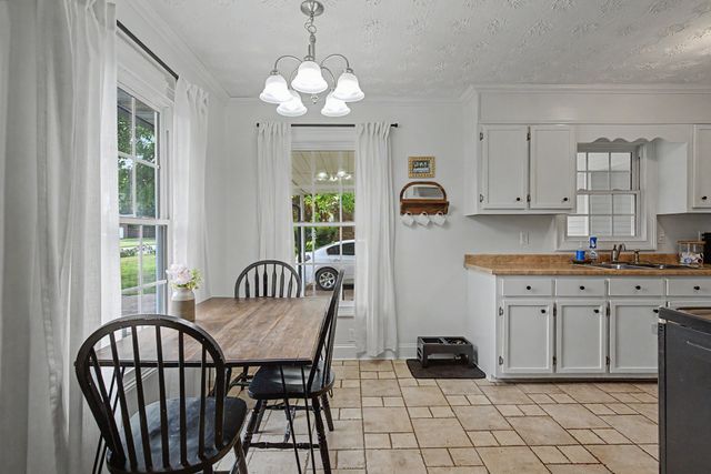 804 3rd St, Lawrenceburg, TN 38464