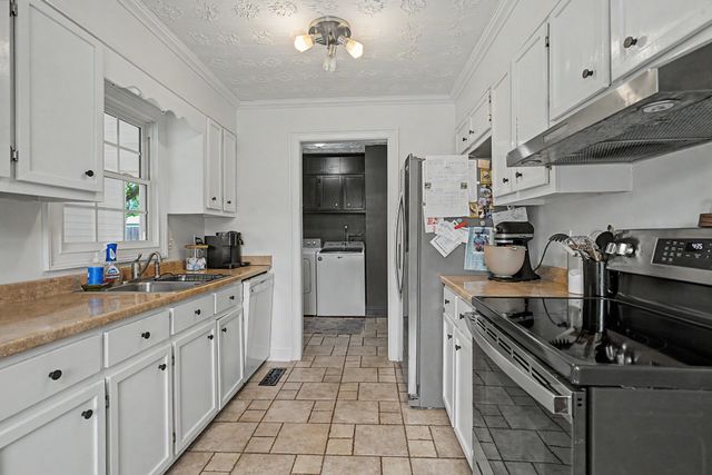804 3rd St, Lawrenceburg, TN 38464