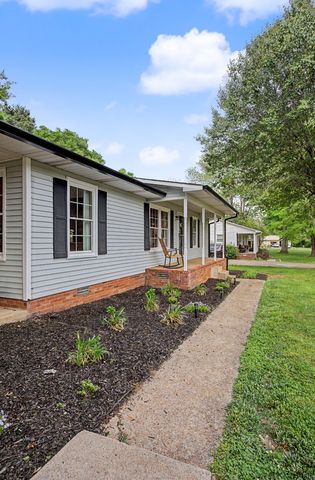 804 3rd St, Lawrenceburg, TN 38464