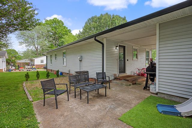 804 3rd St, Lawrenceburg, TN 38464
