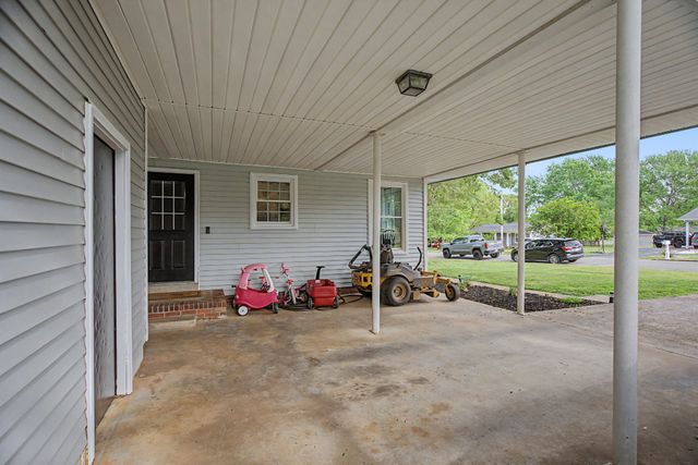 804 3rd St, Lawrenceburg, TN 38464