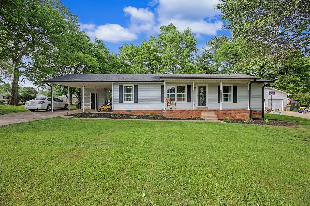 804 3rd St, Lawrenceburg, TN 38464