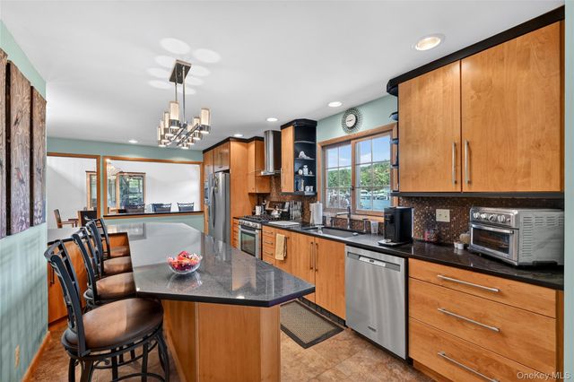 2 Grove Avenue, Greenwood Lake, NY 10925
