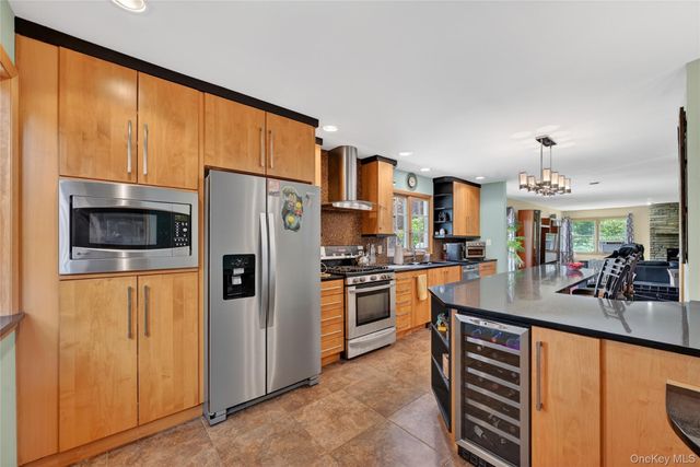 2 Grove Avenue, Greenwood Lake, NY 10925