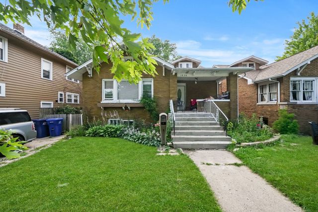 1030 N Ash Street, Waukegan, IL 60085