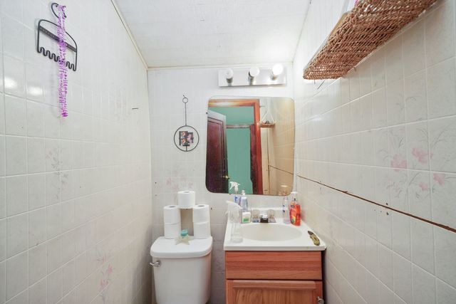 1030 N Ash Street, Waukegan, IL 60085