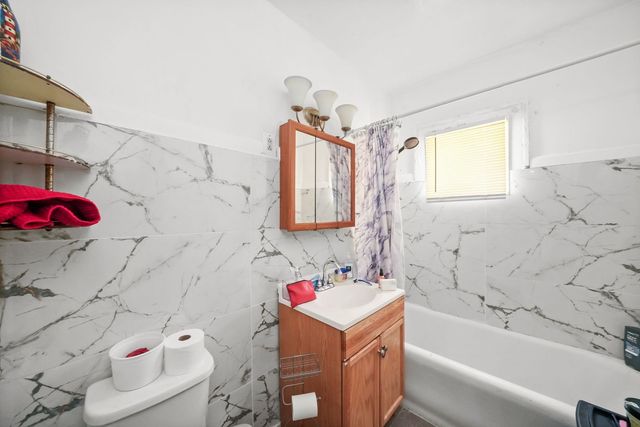 1030 N Ash Street, Waukegan, IL 60085
