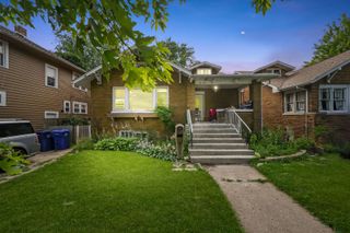 1030 N Ash Street, Waukegan, IL 60085