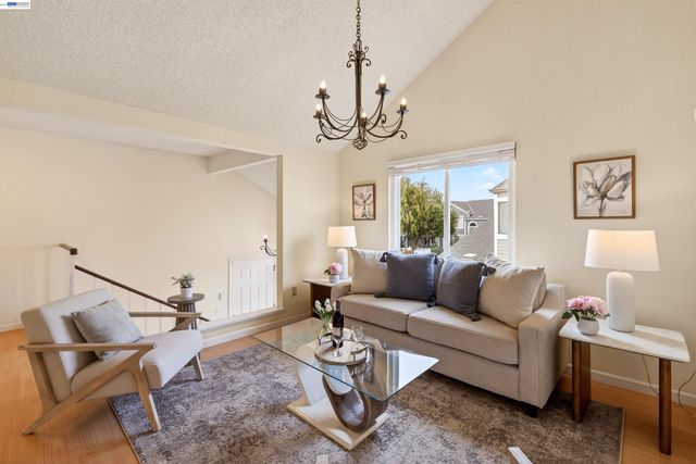 137 PARFAIT LN, Alameda, CA 94502