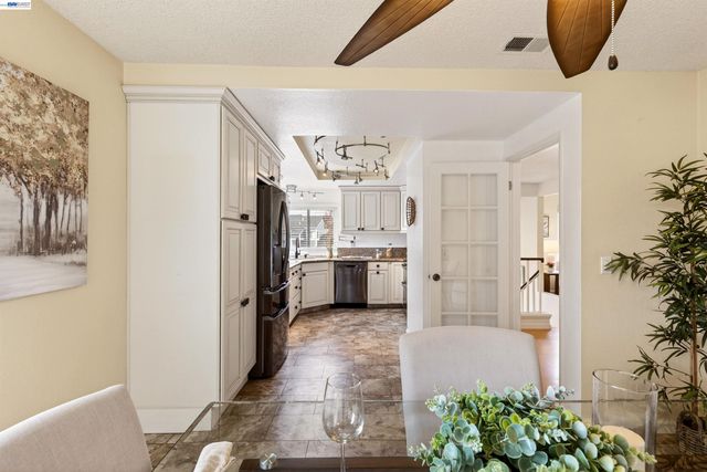 137 PARFAIT LN, Alameda, CA 94502