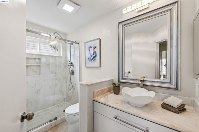 137 PARFAIT LN, Alameda, CA 94502