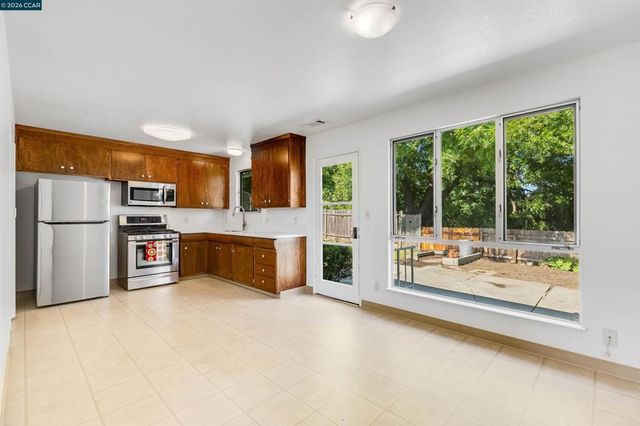 2187 Pyramid Dr, Richmond, CA 94803
