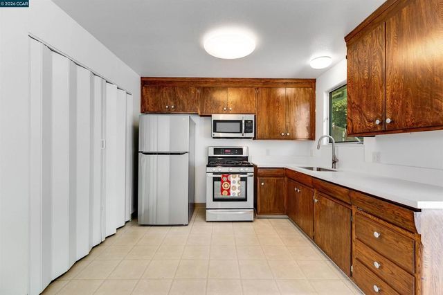 2187 Pyramid Dr, Richmond, CA 94803