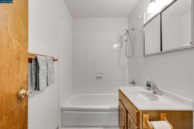 2187 Pyramid Dr, Richmond, CA 94803