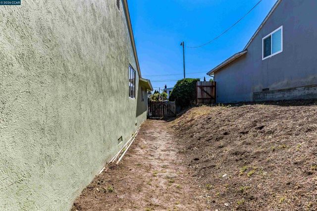 2187 Pyramid Dr, Richmond, CA 94803