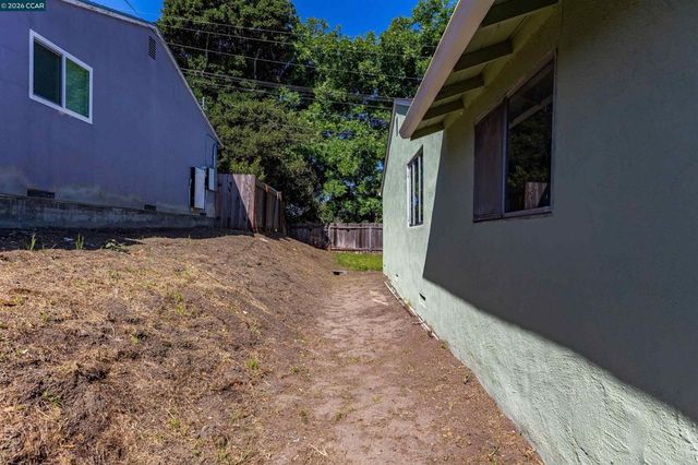 2187 Pyramid Dr, Richmond, CA 94803