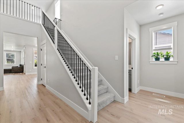 348 S Quincannon Ln, Star, ID 83669