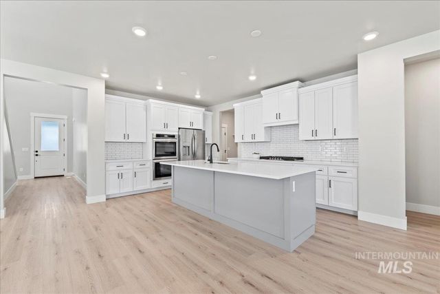 348 S Quincannon Ln, Star, ID 83669
