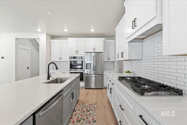 348 S Quincannon Ln, Star, ID 83669