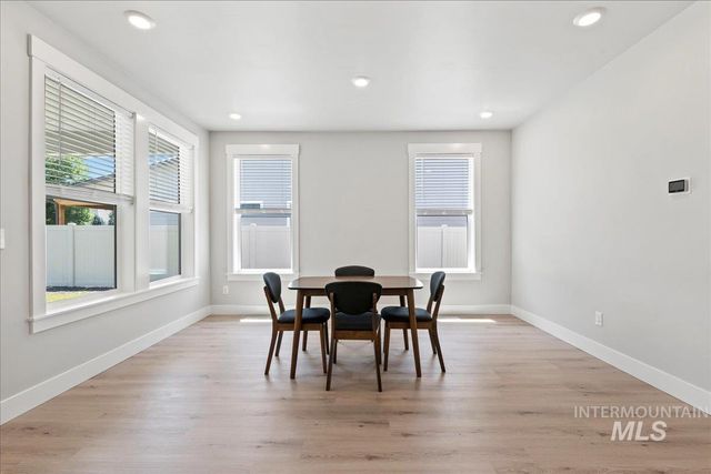 348 S Quincannon Ln, Star, ID 83669