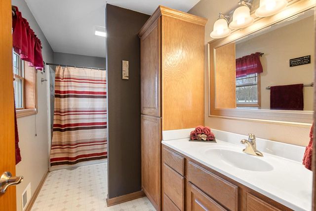 1900 Hillside ROAD, Slinger, WI 53086