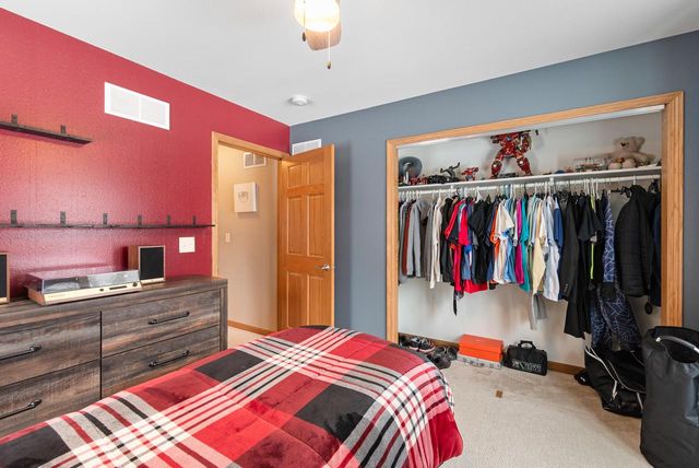 1900 Hillside ROAD, Slinger, WI 53086