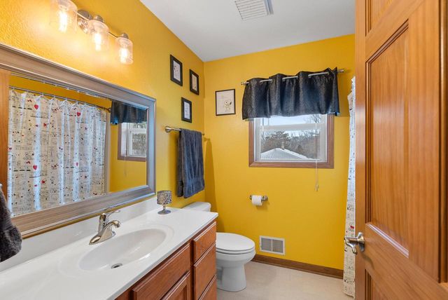 1900 Hillside ROAD, Slinger, WI 53086