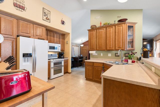 1900 Hillside ROAD, Slinger, WI 53086