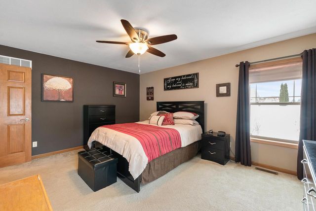 1900 Hillside ROAD, Slinger, WI 53086