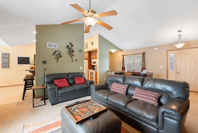 1900 Hillside ROAD, Slinger, WI 53086