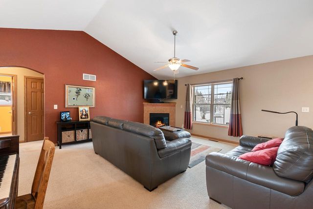 1900 Hillside ROAD, Slinger, WI 53086