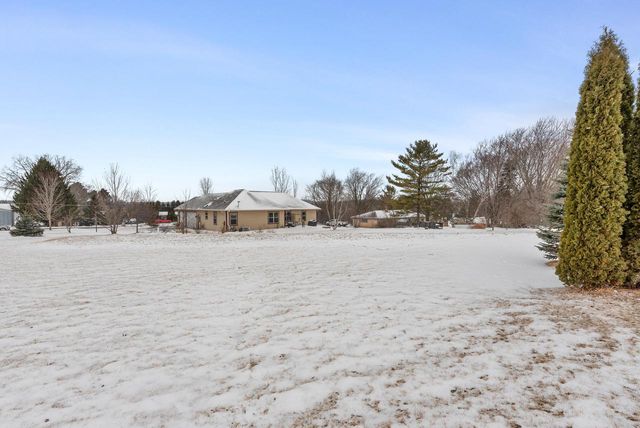 1900 Hillside ROAD, Slinger, WI 53086