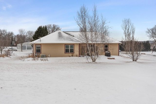 1900 Hillside ROAD, Slinger, WI 53086