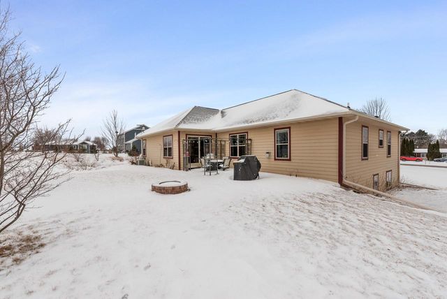 1900 Hillside ROAD, Slinger, WI 53086