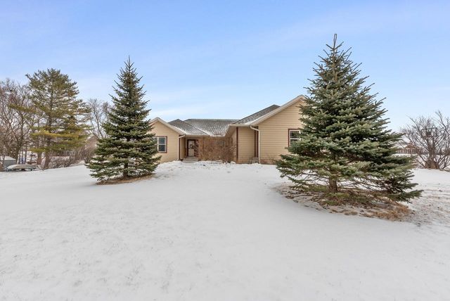1900 Hillside ROAD, Slinger, WI 53086