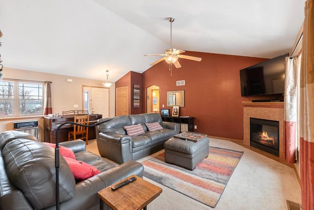 1900 Hillside ROAD, Slinger, WI 53086