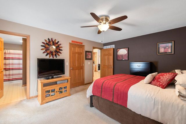 1900 Hillside ROAD, Slinger, WI 53086