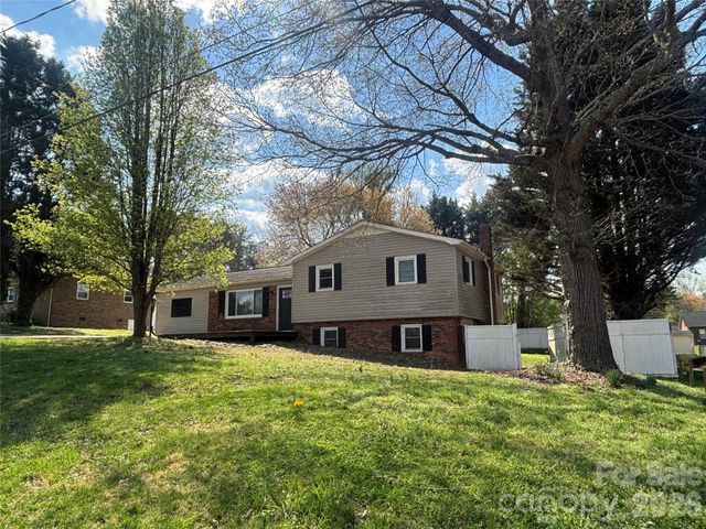 2618 32nd Avenue NE, Hickory, NC 28601