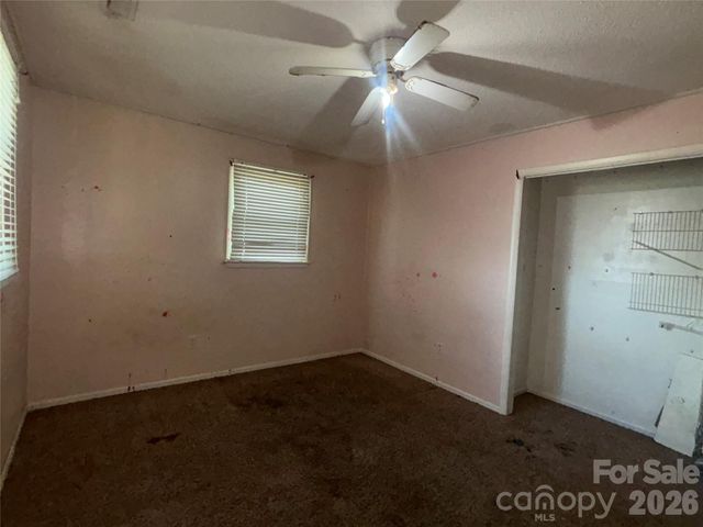 2618 32nd Avenue NE, Hickory, NC 28601