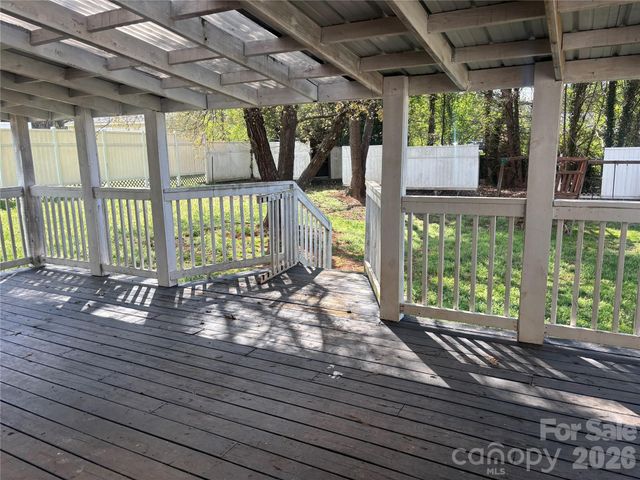 2618 32nd Avenue NE, Hickory, NC 28601