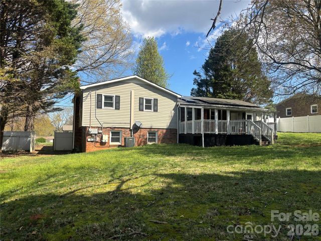 2618 32nd Avenue NE, Hickory, NC 28601