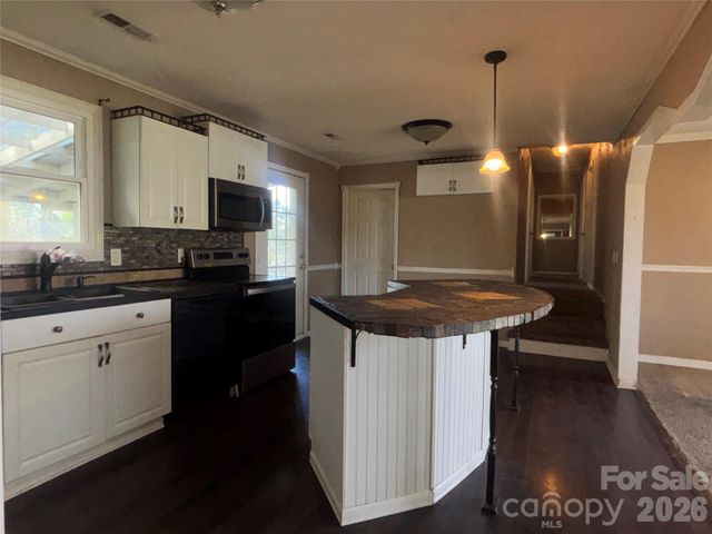 2618 32nd Avenue NE, Hickory, NC 28601