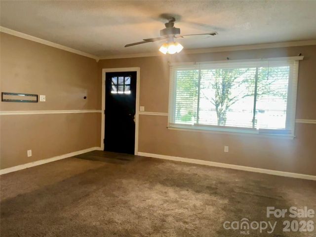 2618 32nd Avenue NE, Hickory, NC 28601