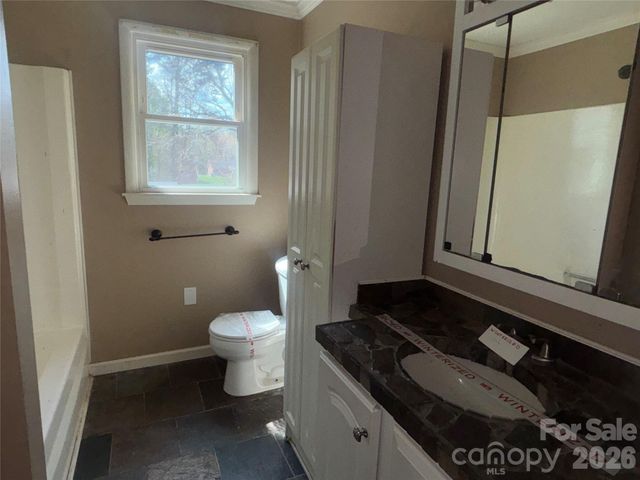 2618 32nd Avenue NE, Hickory, NC 28601