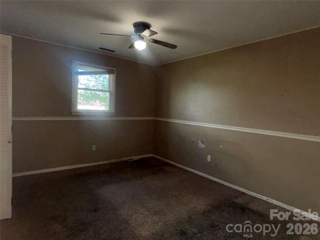 2618 32nd Avenue NE, Hickory, NC 28601