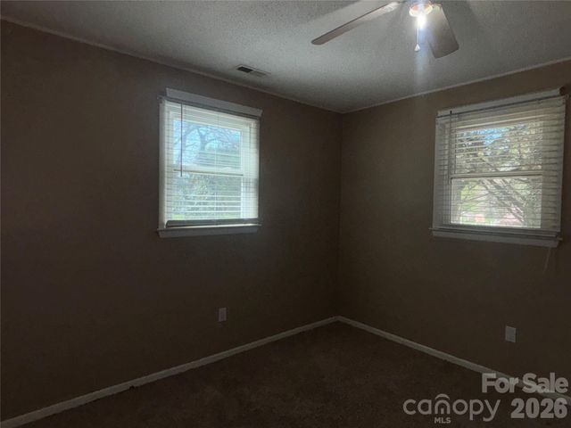 2618 32nd Avenue NE, Hickory, NC 28601