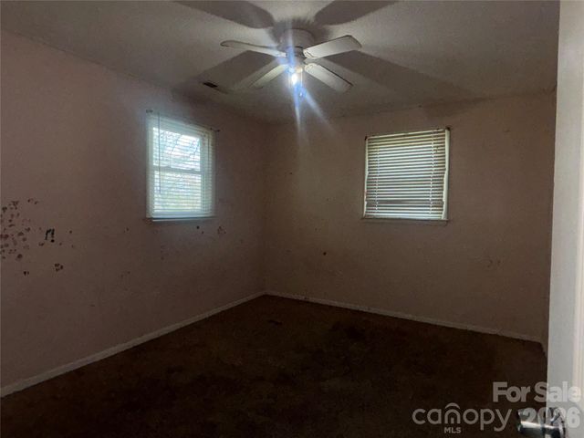 2618 32nd Avenue NE, Hickory, NC 28601